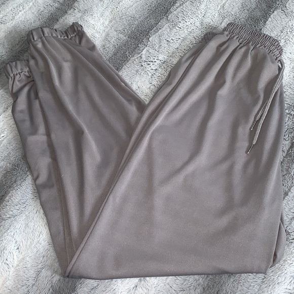 SHEIN Pants - SHEIN Gray Joggers Pants S (4) EUC